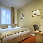 Taurus 4*