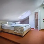 Taurus 4* Prag