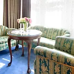 Taurus Hotel