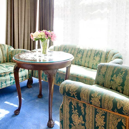 Taurus Hotel